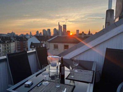 Stilvolle 3-Zimmer-Maisonette-Wohnung mit Balkon und EBK in Frankfurt am Main
