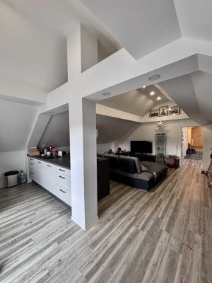 Achtung Preisreduzierung! Exklusives Wohnen im Dachgeschoss - Kunstvolle Architektur trifft auf beei