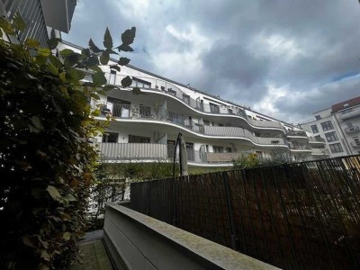 Schöne, lichtdurchflutete voll möbilierte zwei Zimmer Wohnung in Ludwigsvorstadt