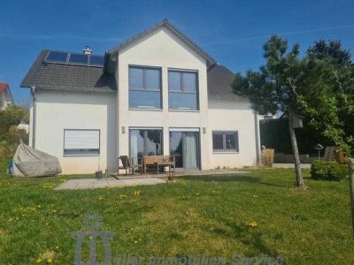 Neuwertiges attraktives KFW-40-Haus in ländlicher Wohnlage Nähe Homburg