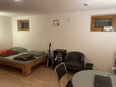 1-Zimmer Souterrain Wohnung im Grünen