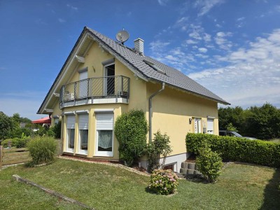 Der Heizkostengewinner - 5-Zimmer freistehendes Einfamilienhaus mit Pool, Klima und Einbauküche