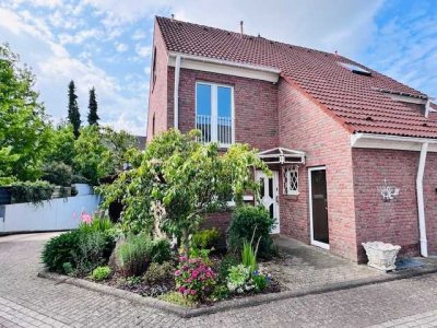 Einfamilienhaus mit Einbauküche, Wintergarten und Tiefgaragenstellplatz in ruhiger Wohnlage Zentrum