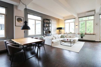 Geschmackvolle & geräumige Loft-Wohnung mit drei Zimmern sowie Balkon und EBK in Stuttgart