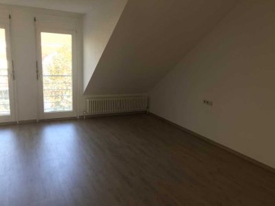 Schöne, geräumige zwei Zimmer DG Wohnung in Fellbach-Schmiden.