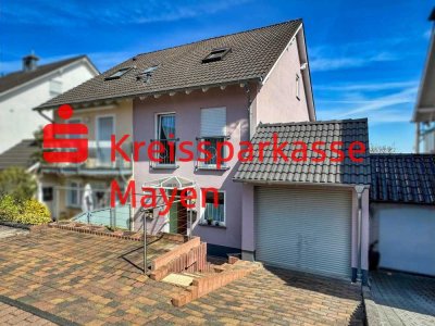 Charmante Doppelhaushälfte mit sonnigem Garten und Studio im Dachgeschoss