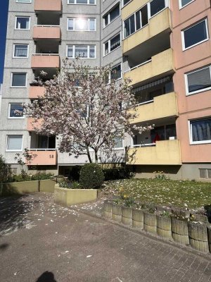 Geräumige 3-Zimmer-Wohnung mit Balkon in Kiel Mettenhof