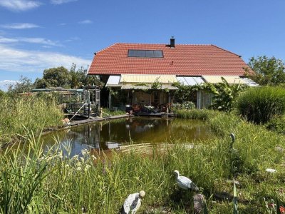 Großzügiges Haus in absoluter Ruhelage mit Schwimmteich
