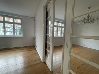 Helle, großzügig geschnittene 4-Zimmer Altbau ETW mit Balkon, Gartennutzung, Nähe Drägerwerk