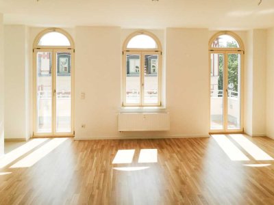 Urbaner Altbau-Traum auf zwei Ebenen – bezugsfreie Maisonette mit Westbalkon
