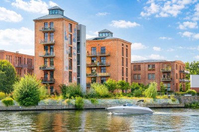 Wohnen im Turmhaus der Glanzfilmfabrik - direkt am Ufer der Müggelspree- modern und lichtdurchflutet