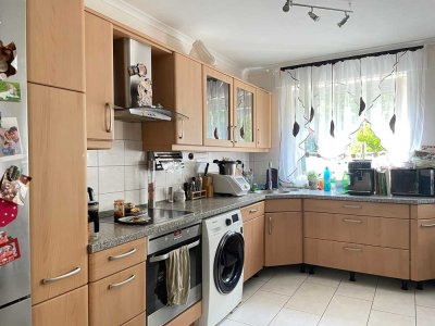 Exklusive 4-Raum-Hochparterre-Wohnung mit Balkon, Einbauküche und Gäste-WC in Erkrath