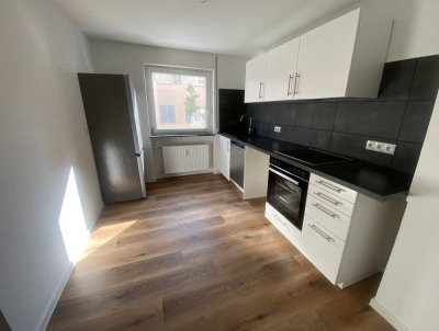 Sanierte drei Zimmer, Küche, Bad und Balkon Wohnung zu vermieten