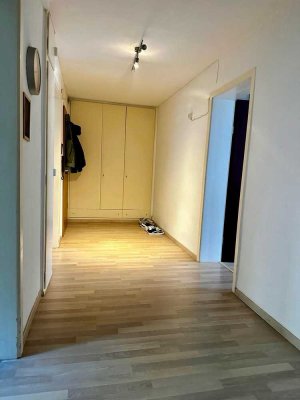 Gepflegte Wohnung mit drei Zimmern sowie Balkon und EBK in Stuttgart