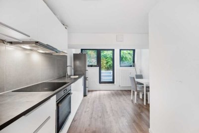 Schönes Zimmer mit Terrasse // Nice room in shared flat for 3 with terrace