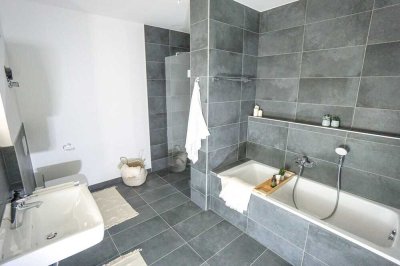 RESERVIERT! Familientraum mit Weitblick: 4-Zimmer-Neubau mit riesigem Balkon – barrierefrei!