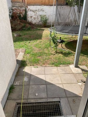 Großzügige 2-Zimmer mit Laminat, Dusche und Terrasse in ruhiger Lage!