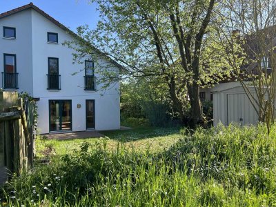 Romantische Doppelhaushälfte mit Garten zum verlieben und riesiger Wohnküche in idyllischer Lage