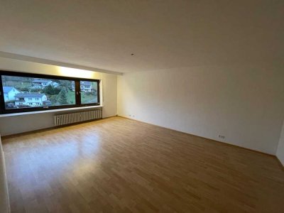 Geräumige 3,5-Zimmer-Wohnung mit Balkon und EBK in Ziegelhausen