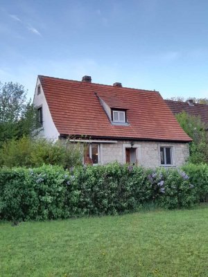 Preiswertes, saniertes 3-Zimmer-Einfamilienhaus mit EBK in Scheinfeld
