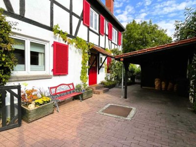 Großes, modernes Einfamilienhaus mit historischer Fassade in der Dietzenbacher Altstadt