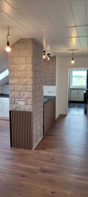Großzügige 2-Zimmer-Wohnung in ruhigem 4-Parteien-Haus