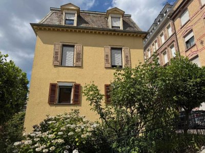 "Viel Platz fürs Geld - Modernisierungsbedürftige 4,5-Zi.-Maisonette mitten in Baden-Baden"