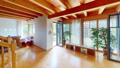 Lichtdurchflutetes Passivhaus mit Garage und Carport