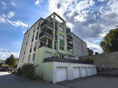 Gut geschnittene, helle Kapitalanlage mit 3,5 Zimmern, großer Terrasse und Wasserzugang