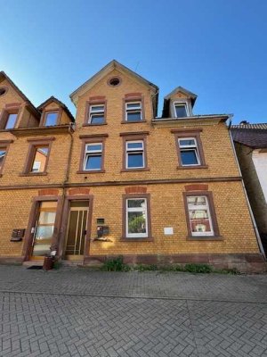 Mehrfamilienhaus mit zusätzlicher Gewerbefläche und Garten in Pforzheim-Würm