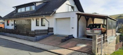 Geräumiges Einfamilienhaus mit Einliegerwohnung (vermietet) Sonnenbalkon und großzü