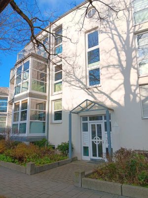 Sanierte 2 Zimmer - Mietwohnung mit Wintergarten, Terrasse und Gartenanteil in Regensburg West