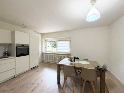 2 Zimmerwohnung im Erdgeschoss : Wohnküche & komplett saniert !