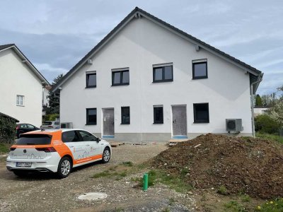 Neue Doppelhaushälfte mit großen Grundstück in gefragter Lage Nidderaus