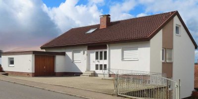Großes 1 Fam.-Haus mit ELW für 2 Generationen.                                 5 Stellplätze, 1 Gara
