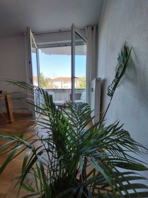 Exklusive 2-Zimmer-Wohnung mit Balkon und Einbauküche in Regensburg Nähe Uniklinikum und BKH
