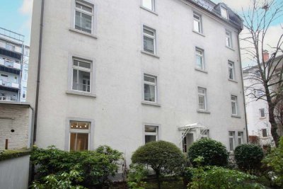 Renovierungsbedürftige 2 Zimmer Altbauwohnung in Top Lage Nordends