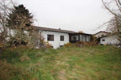 sanierungsbedürftiger Bungalow in schöner Siedlungslage - 747