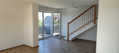 Baujahr 2021 mit Balkon: ansprechende 4-Zimmer-Wohnung in Adlkofen