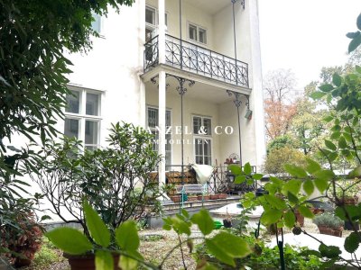 ALTBAUAPARTMENT MIT SCHÖNEN STILELEMENTEN