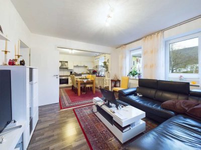 CHARMANTE EG-WOHNUNG MIT SONDERNUTZUNG FÜR TERRASSE & AUSGEBAUTEM DACHBODEN ALS RÜCKZUGSORT INKL BAD