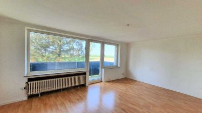 Freundliche und vollständig renovierte 3-Raum-Wohnung mit Balkon und EBK in Würselen