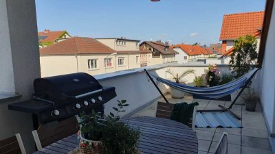 Schöne 3-Zimmer-DG-Wohnung mit gehobener Innenausstattung mit Balkon und Einbauküche in Rodgau