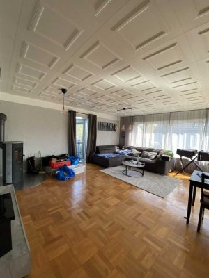 Attraktive und helle 4-Zimmer-Wohnung mit Balkon und direktem Gartenzugang in Gersthofen