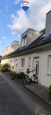 Modernes Reihenhaus mit hochwertiger Ausstattung, Garten und Carport in ruhiger Lage