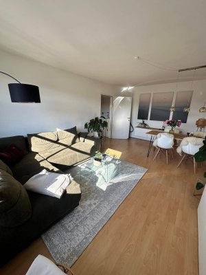 Vollmöblierte, helle Wohnung in zentraler Lage