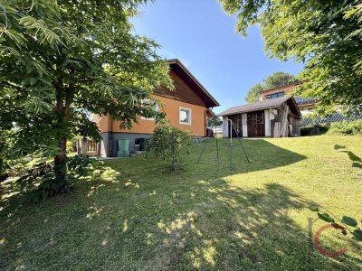 Wohnhaus mit Nebengebäude und Entwicklungspotential in Sonnenlage