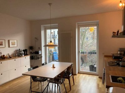 Helle 3,5 Zimmer Wohnung mit hochwertiger Einbauküche