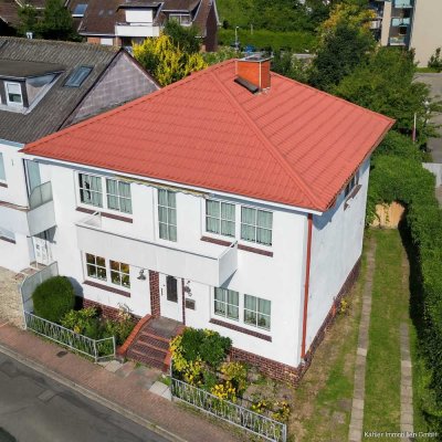 Zentral gelegenes Einfamilienhaus mit unverbaubarem Hafenblick auf ca. 451 m² Eigenland