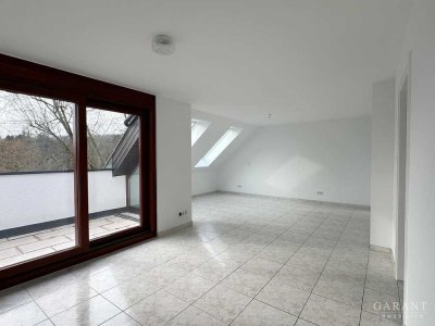 Großzügige, lichtdurchflutete 3 1/2 Zimmer-Wohnung mit Balkon und Garage